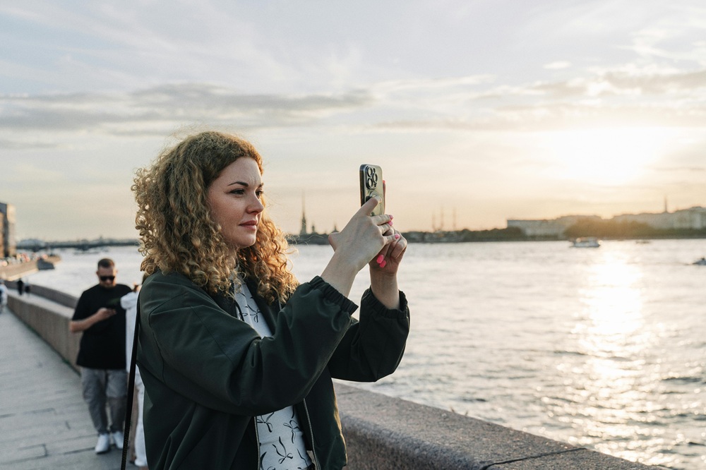 Russia restricts popular messaging apps