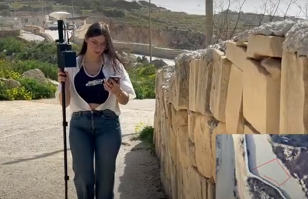 Measuring, plotting and mapping with GNSS in the field